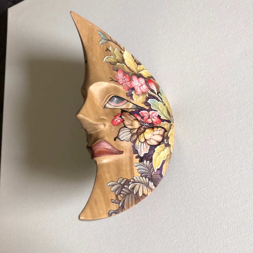 This is absolutely beautiful. Hand painted half moon!